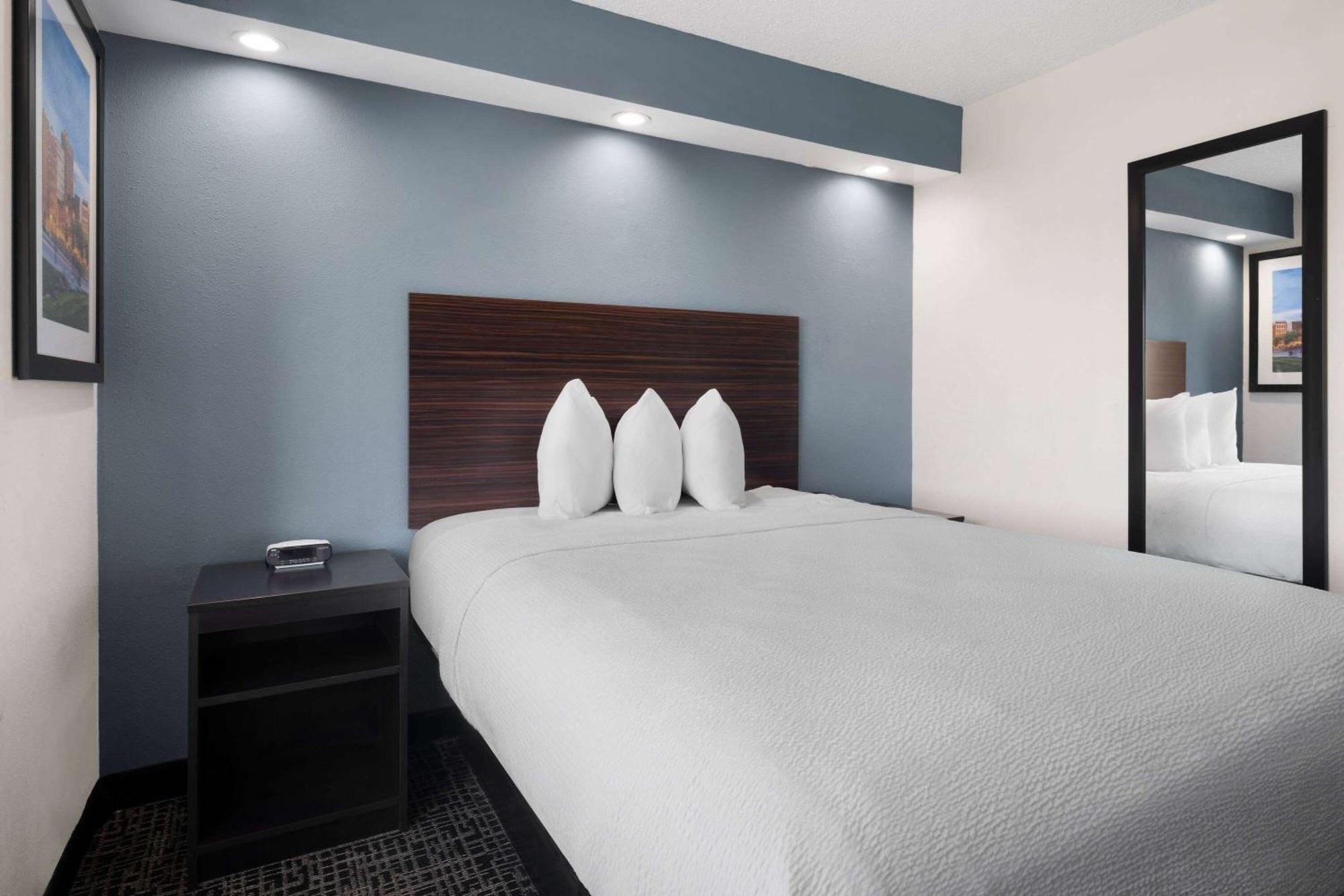 Baymont By Wyndham Boardman Hotell Exteriör bild
